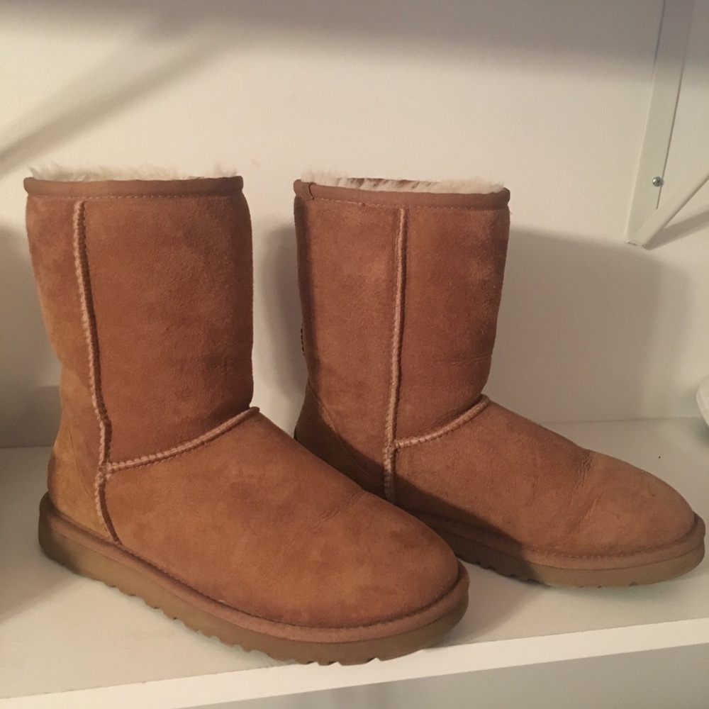 UGG Classic Short Womens Size 6